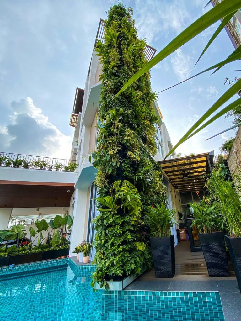 2021 x Vertical Green